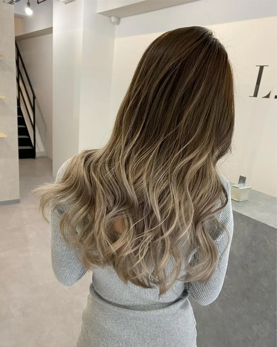 ロング カラー ブリーチ 透明感HIDEのヘアスタイル