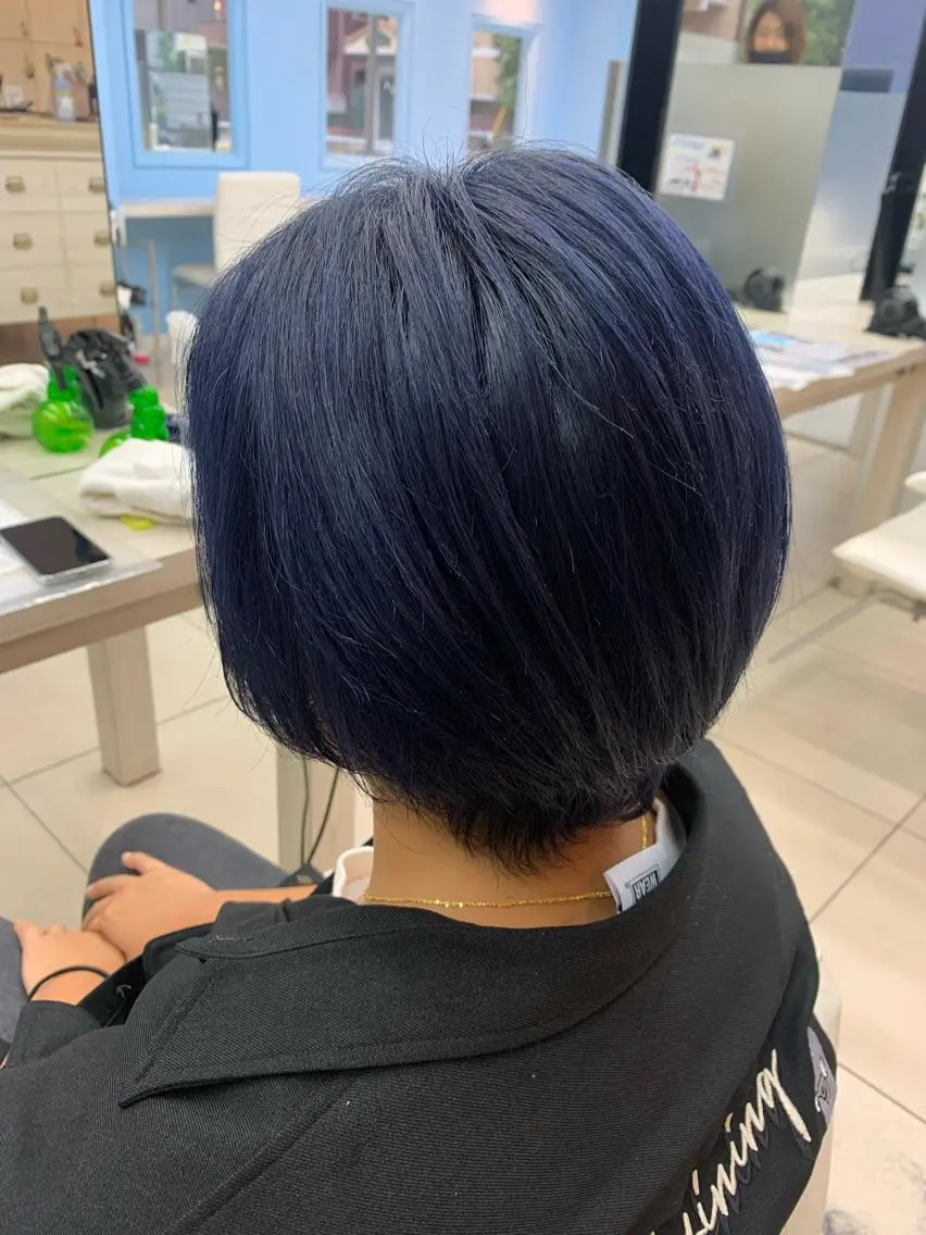 ショート カラー ブリーチ ブルーカラー ネイビーカラー シルバー ✂︎レディース のメンズカット屋さんのヘアスタイル