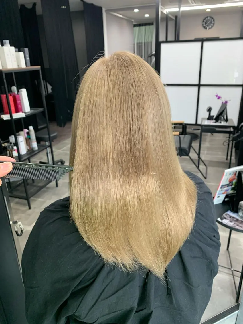 セミロング カラー カット ヘアカラー トリートメント 菊地 旬のヘアスタイル