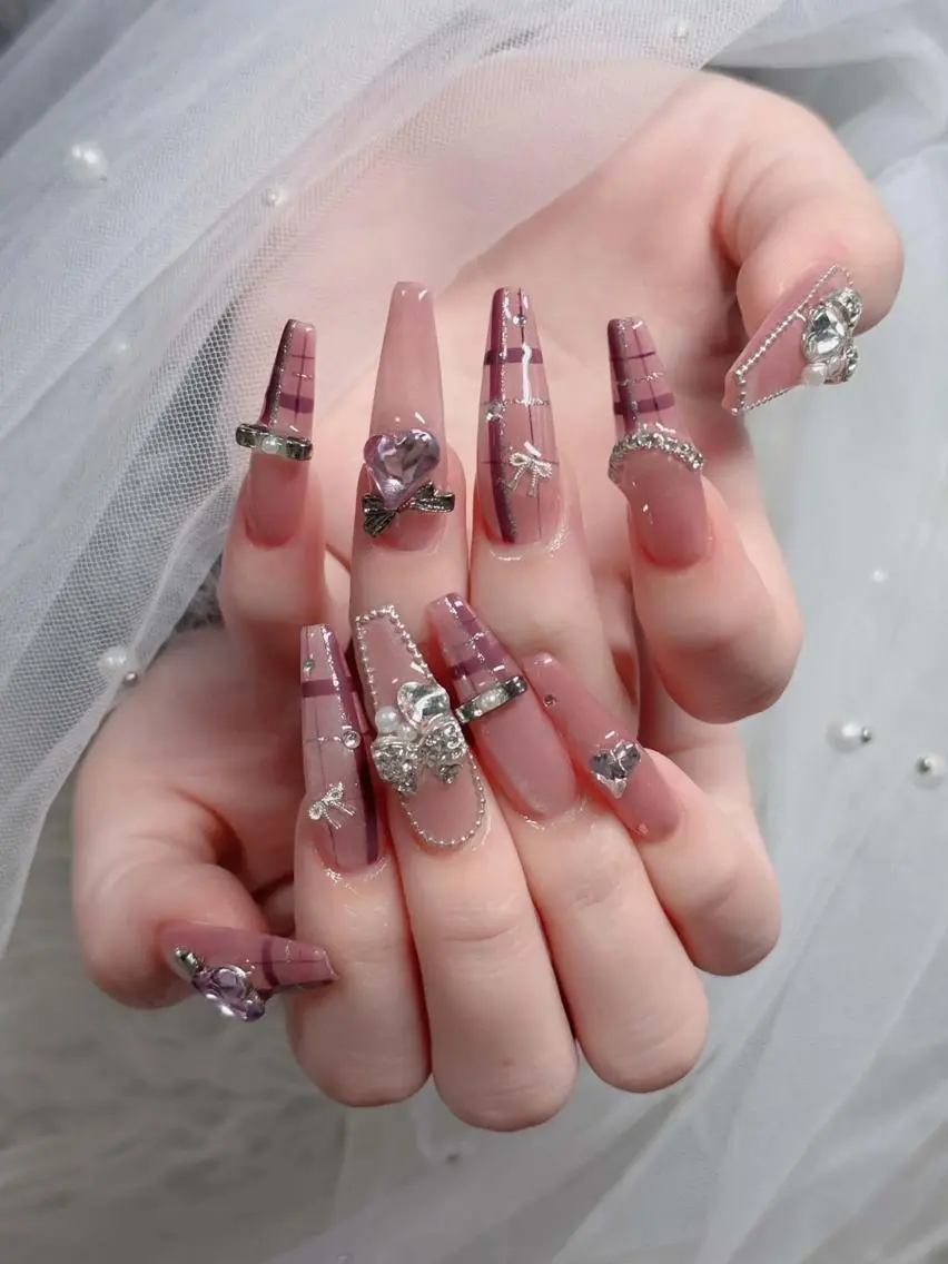 ネイル オーロラネイル フレンチネイル ジェルネイル ハロウィン キラキラネイル ハンドネイル H.baby Nail Salonのネイルデザイン