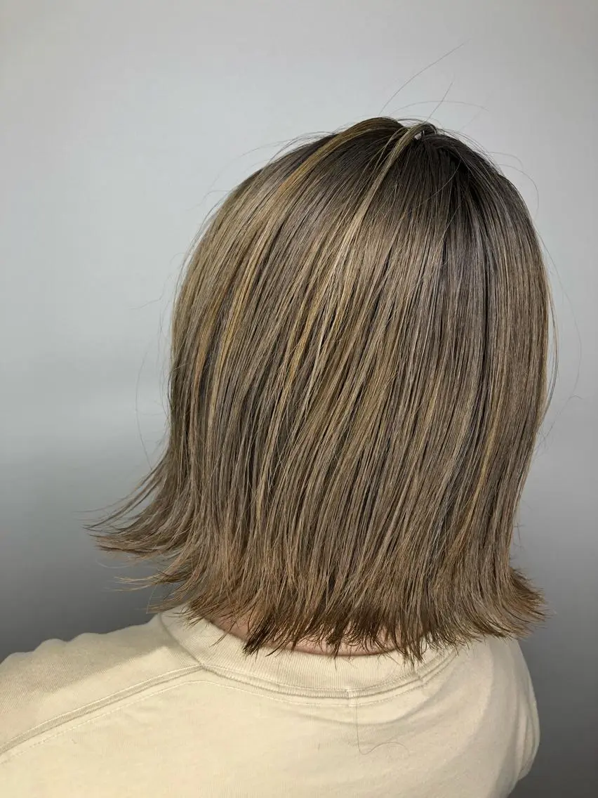 ミディアム EARTH 榎本のヘアスタイル