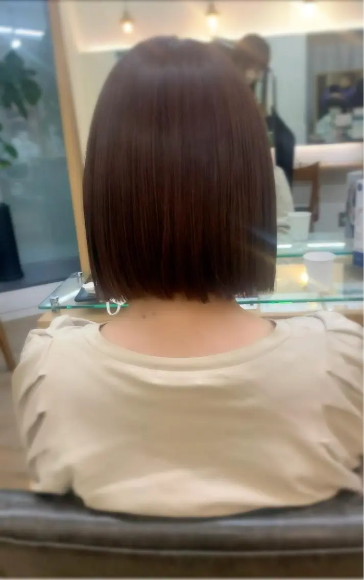 セミロング カラー パーマ ヘアアレンジ メンズ キッズ ネイル マツエク・マツパ アイブロウ ヘアカラー トリートメント レイヤーカット／ 巻ける縮毛矯正のヘアスタイル