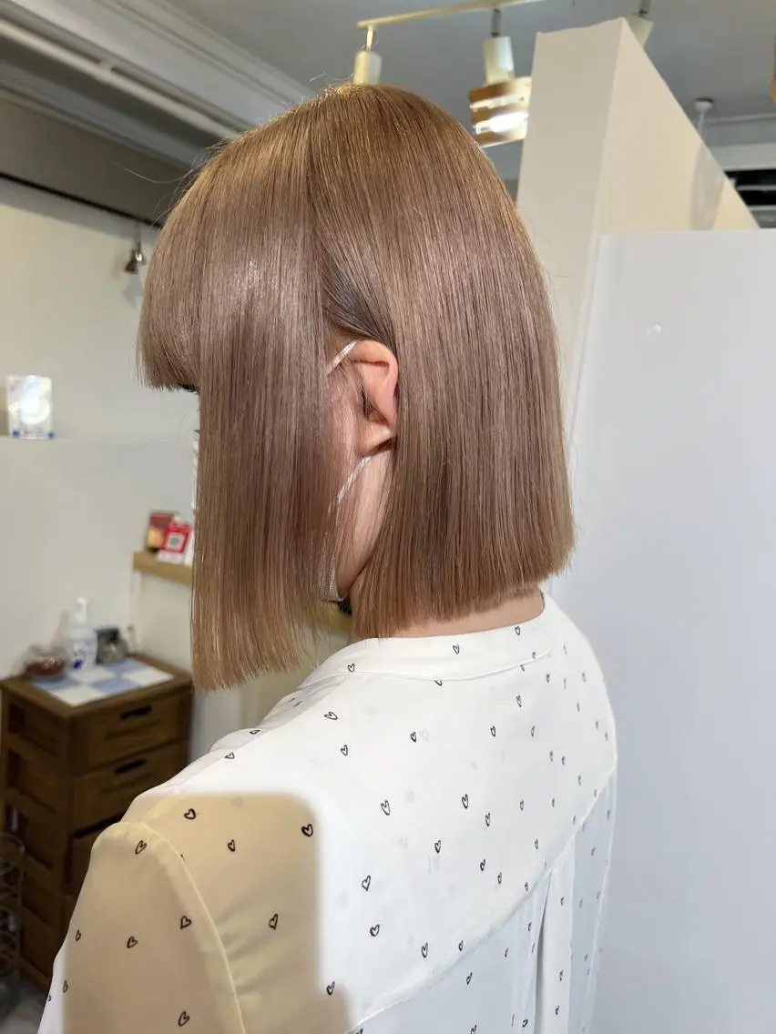 ショート 切りっぱなしボブ ボブ カット ヘアカラー トリートメント レイヤー×縮毛矯正 深見 拓のヘアスタイル