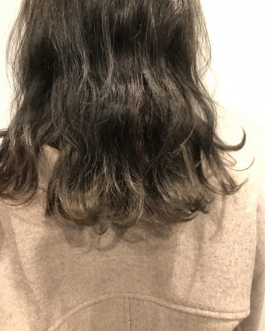 セミロング カラー ブリーチ 透明感カラー グレージュ カーキグレージュ 🤍ボブ/顔周り カット/🤍honoのヘアスタイル