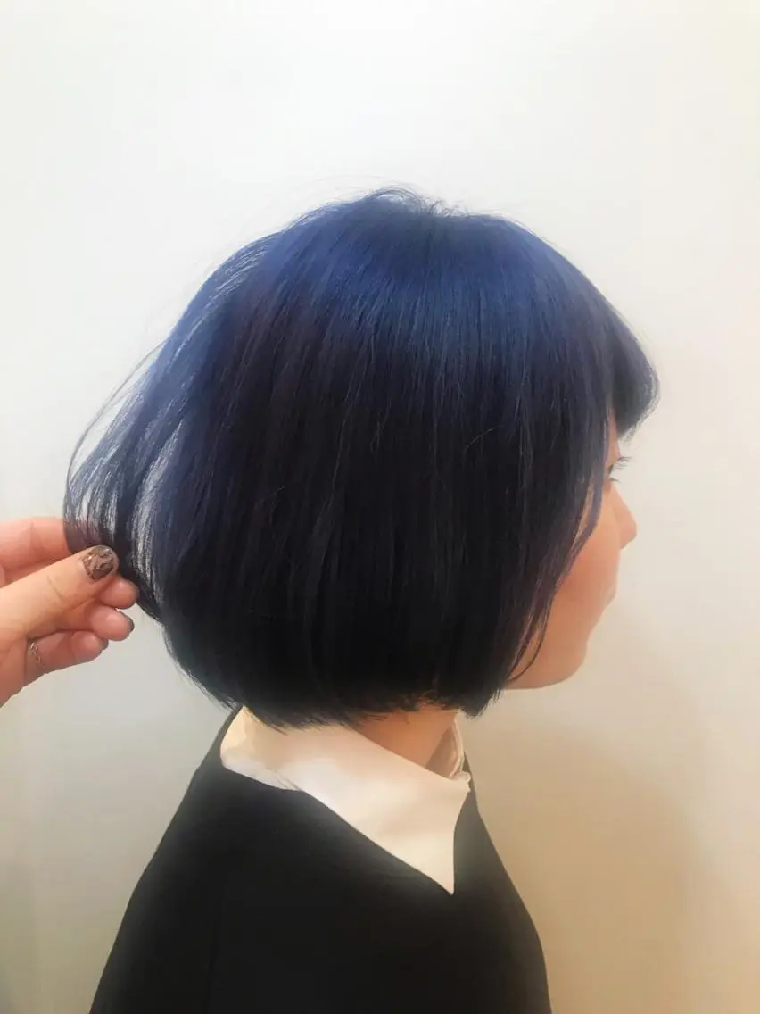 ショート カラー ブリーチ ネイビーカラー ヘアカラー トリートメント 🍑艶髪✖️暖色系 ✨momoka🍑のヘアスタイル