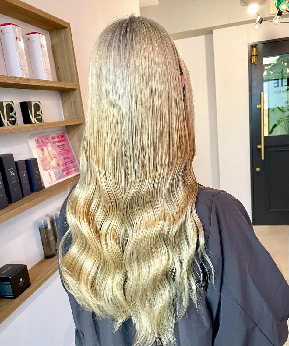 ロング カラー ベージュカラー ブリーチ ケアブリーチ ヘアカラー トリートメント 難波/心斎橋/ボブ/ 髪質改善/ハイトーンのヘアスタイル
