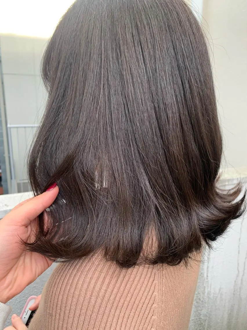 ミディアム カラー ayaka 縮毛矯正レイヤーのヘアスタイル