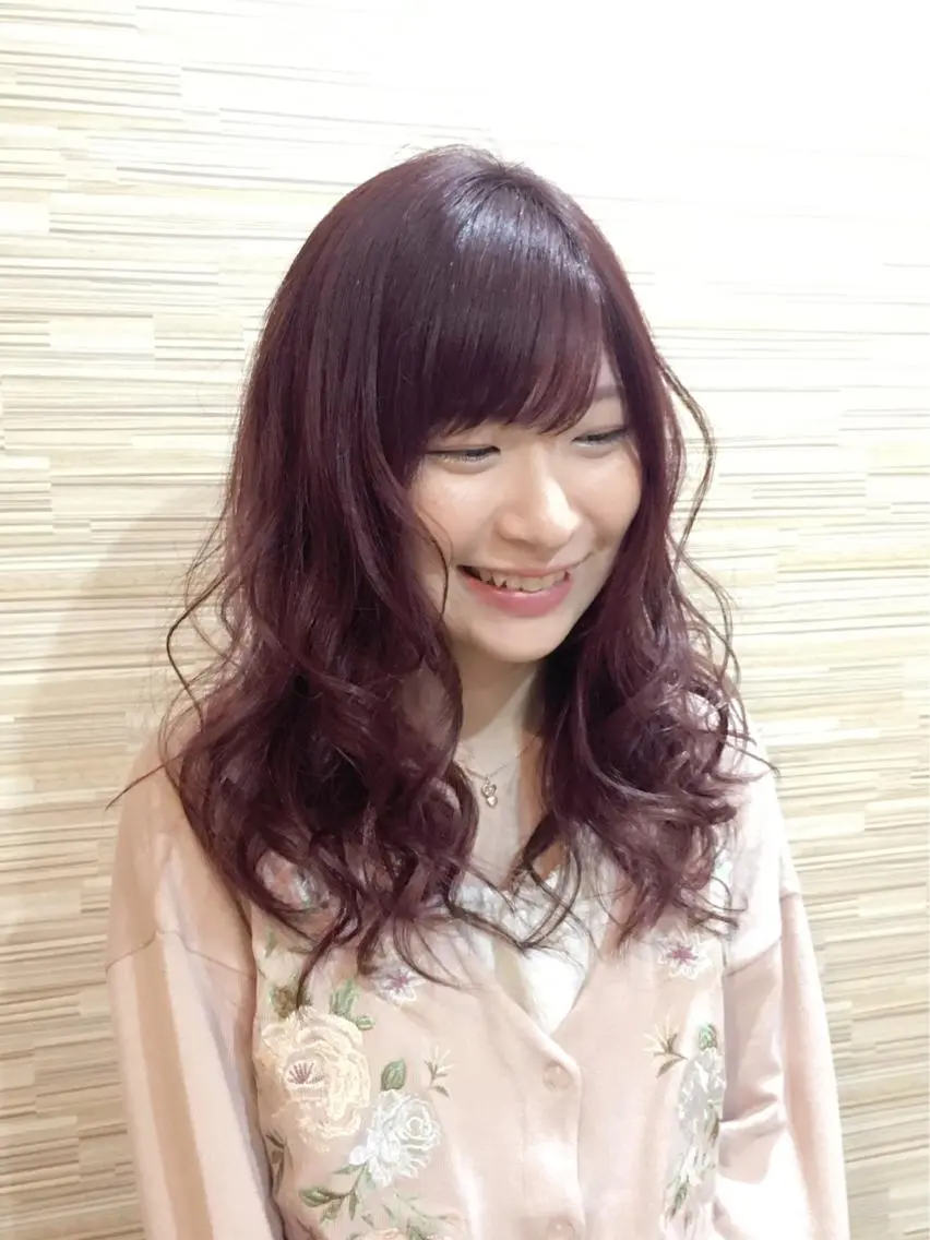 ロング カラー ピンクカラー ピンクパープル パープルカラー カット ヘアカラー 佐藤 結花のヘアスタイル