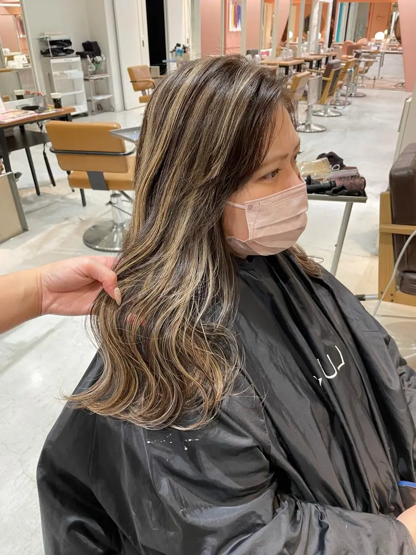 ロング カラー ブリーチ デザインカラー ハイライトカラー ハイライト 大阪韓国ヘア 🦋RINKAのヘアスタイル