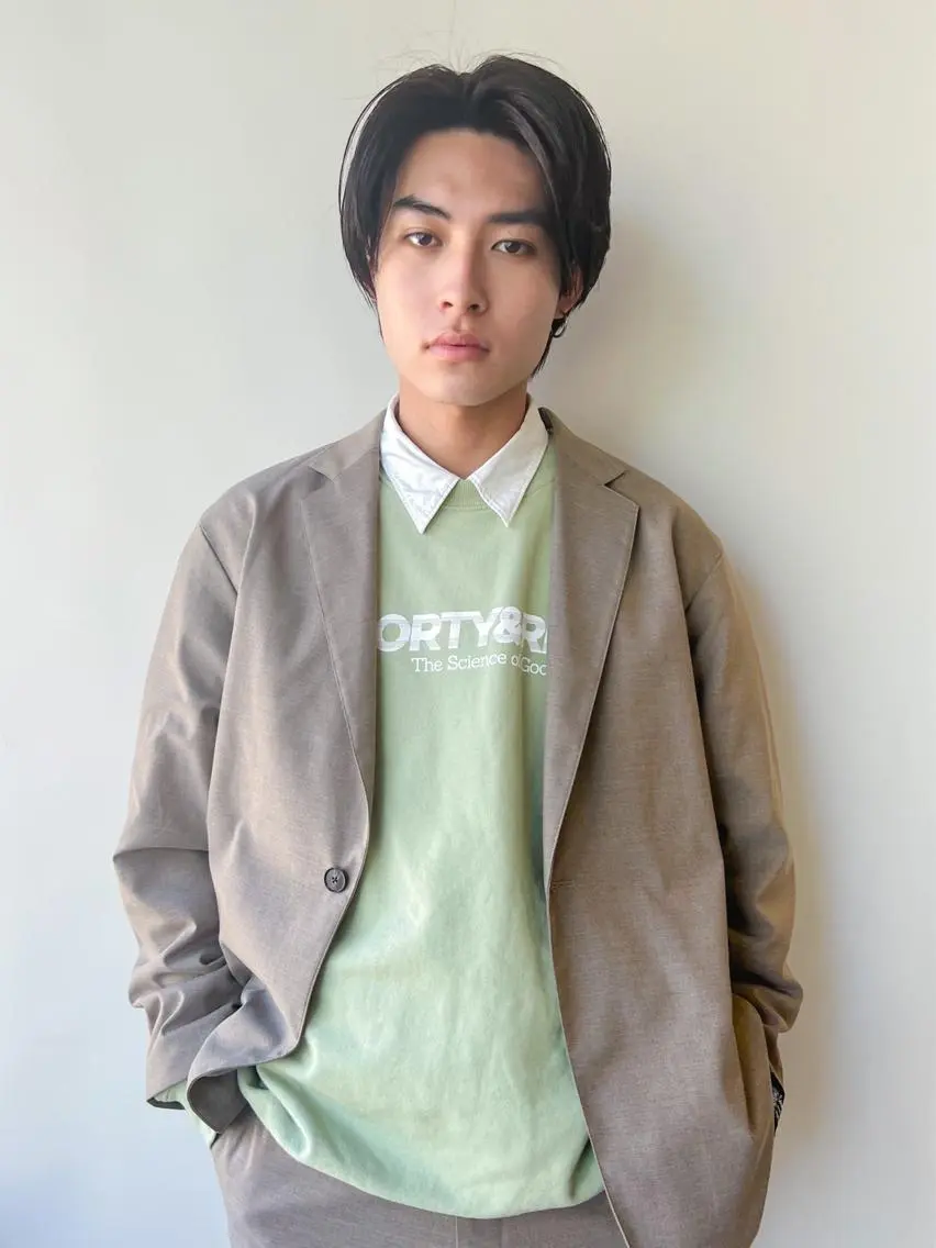 ショート メンズ センターパート カット パーマ メンズカット曲がる 縮毛矯正佐々木タクマのヘアスタイル