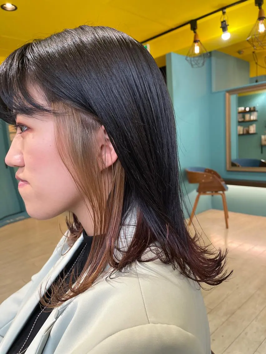 セミロング カラー 抜きっぱなしブロンド ブラウンカラー グラデーションカラー インナーカラー ヘアカラー トリートメント 末石 智のヘアスタイル