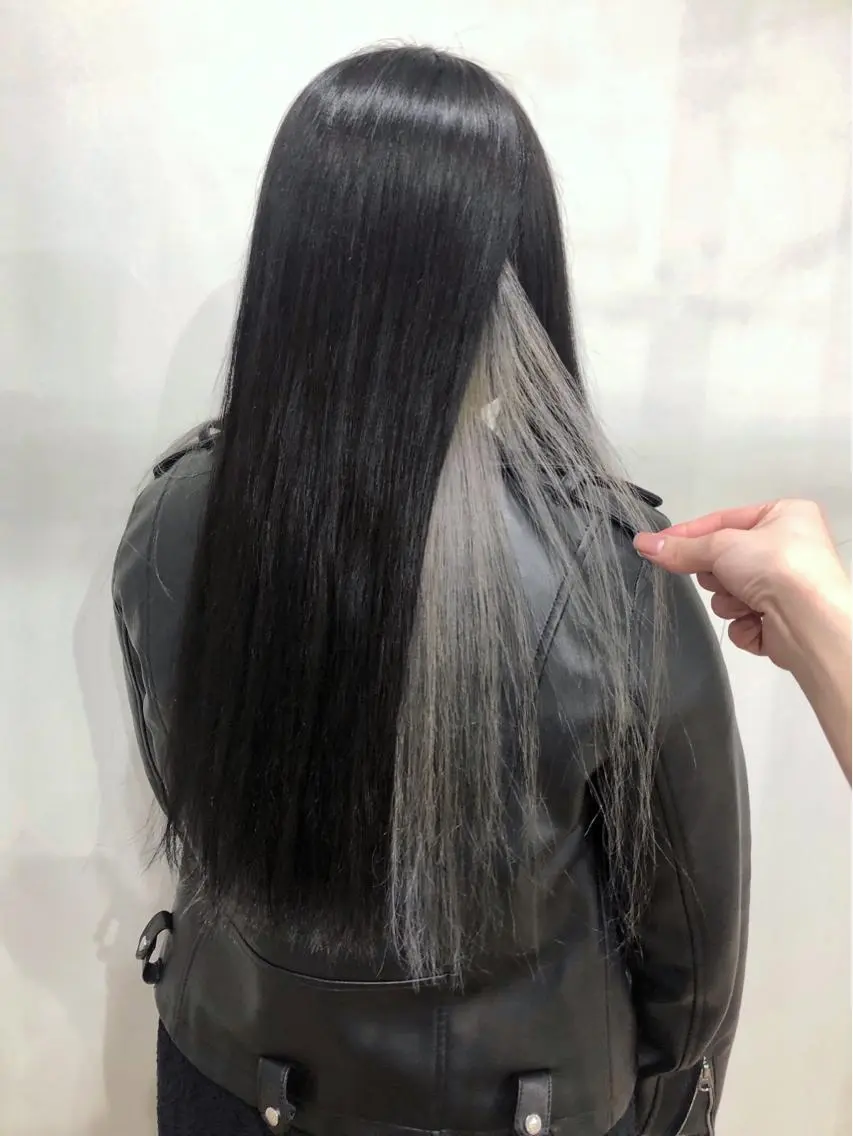 カラー white.梅田 デザインカラー🦄のヘアスタイル