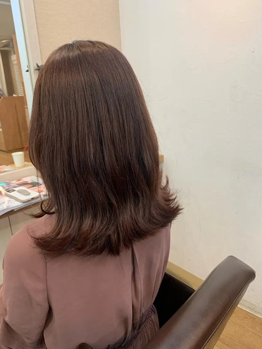 ミディアム カラー ベージュカラー ピンクカラー ピンクベージュ 外ハネヘア カット ヘアカラー NUMBER 天王寺 🌼yuriのヘアスタイル