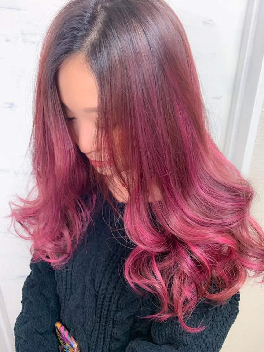 ロング カラー バレイヤージュ ハイライトカラー パープルカラー レッドカラー ハイライト カット ヘアカラー BOX mico.のヘアスタイル