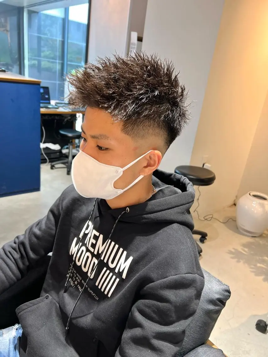 パーマ メンズ フェードカット モヒカン メンズパーマ メンズツイストパーマ ツイストパーマ メンズ専門 井藤 雅也のヘアスタイル