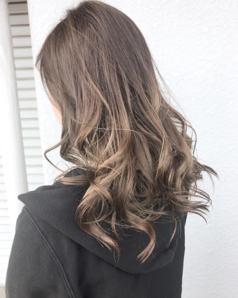 セミロング カラー レイヤーカット匠 イソザキノリユキのヘアスタイル
