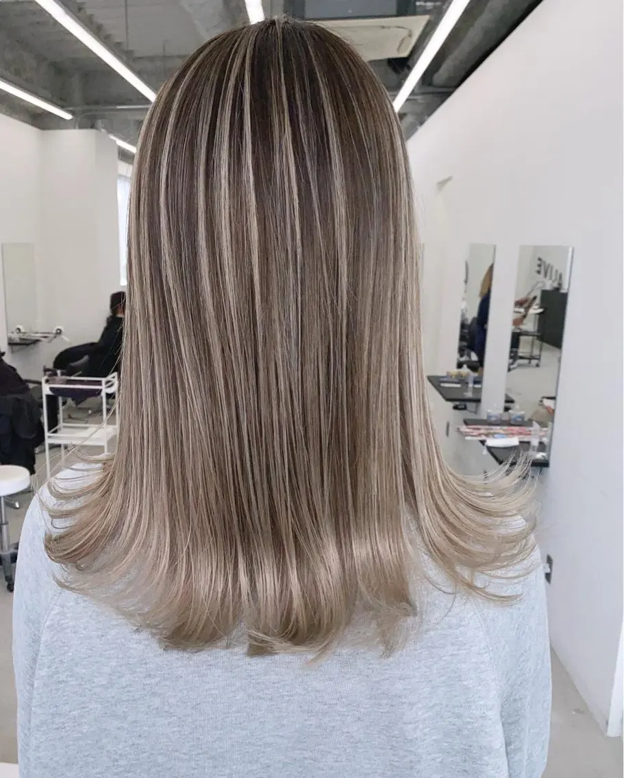 セミロング カラー バレイヤージュ レイヤーカット ✨ブリーチ無し 透明感HIDEのヘアスタイル