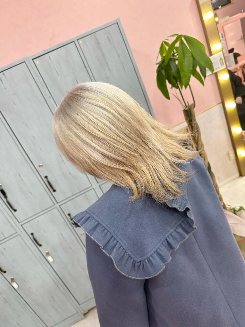 セミロング カラー 町田ブリーチデザイン 🌈MANATOのヘアスタイル