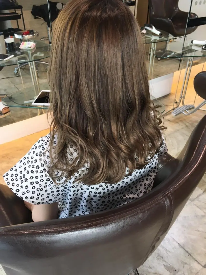 セミロング カラー バレイヤージュ レイヤーカット 奥野 貴哉のヘアスタイル