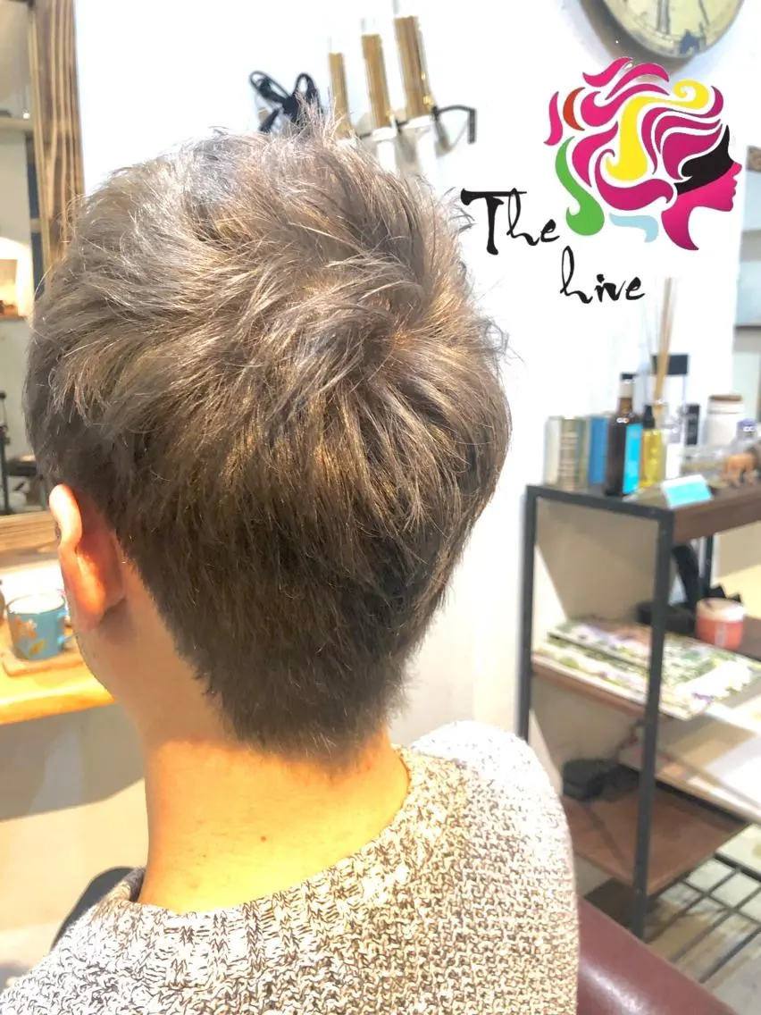 ショート カラー メンズ ベージュカラー ダブルカラー フォギーベージュ カット ヘアカラー Hair salon The hiveのヘアスタイル
