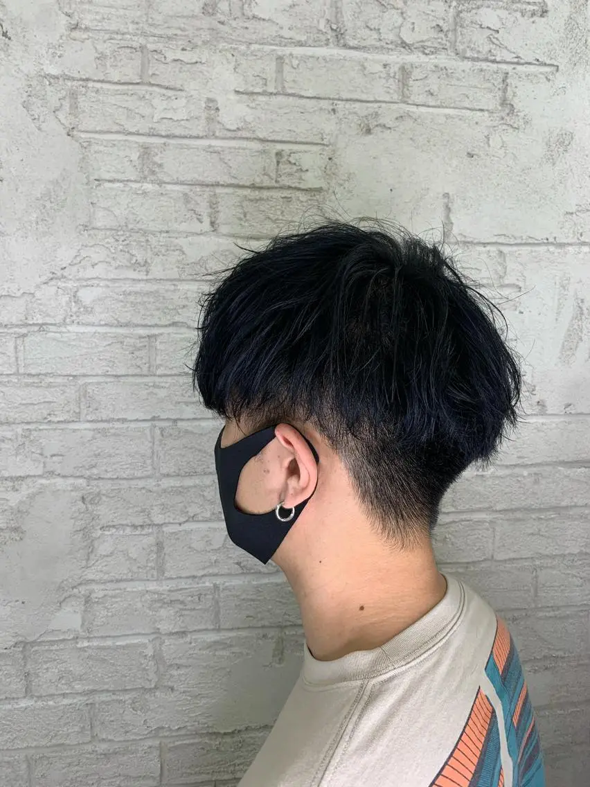 ショート カラー メンズ マッシュ 刈り上げ ダブルカラー ネイビーカラー ブリーチ特化 ハイトーンRYOYAのヘアスタイル