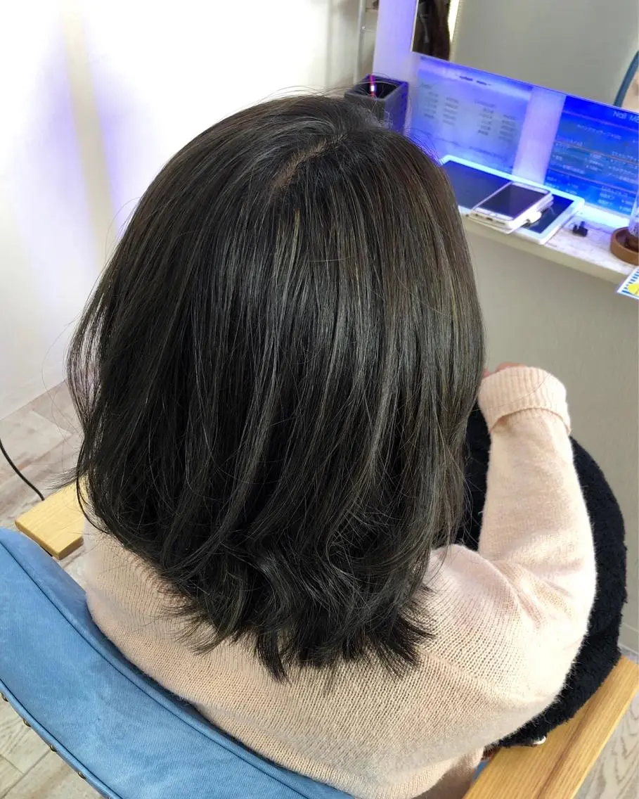 ミディアム カラー 白井 つづりのヘアスタイル