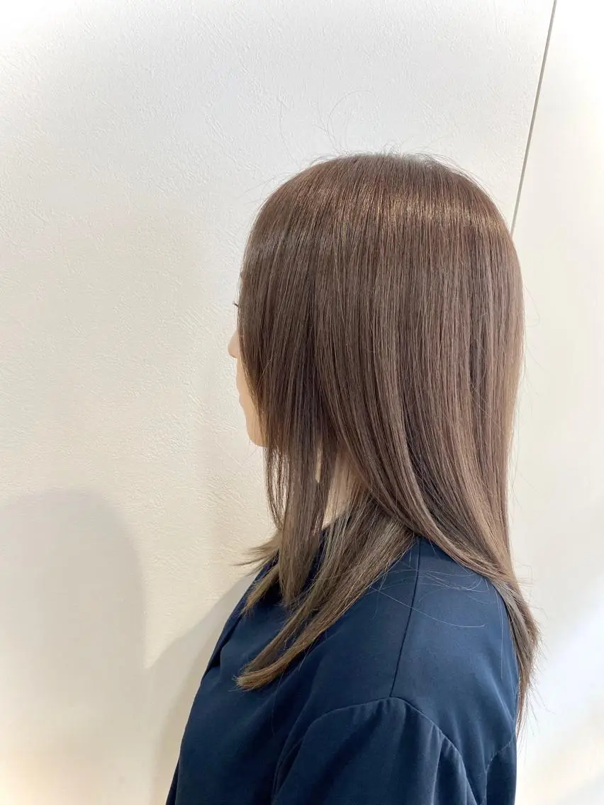 ロング カラー アッシュ ベージュカラー イルミナカラー ヘアカラー トリートメント Kazu .Kのヘアスタイル