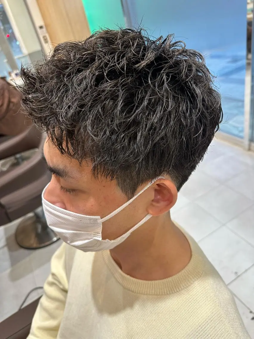 ショート パーマ メンズ フェードカット メンズパーマ 刈り上げ 波巻きパーマ 似合わせカット 💈メンズ特化 美容師サキ💈のヘアスタイル