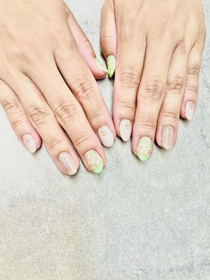 ネイル 桜ネイル グリーン 春ネイル FASTNAIL PLUS 新宿店のネイルデザイン