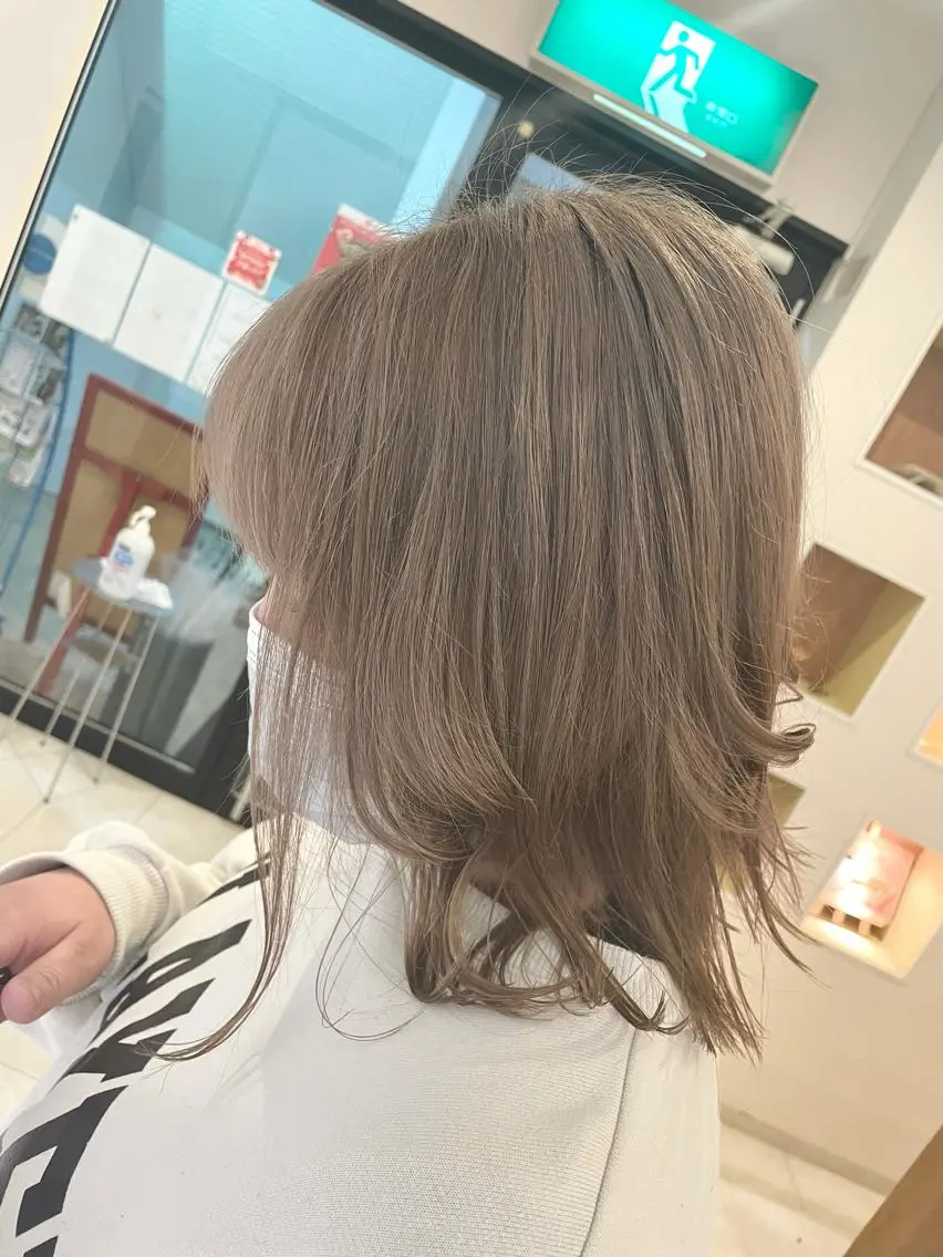 カラー グレージュ ミルクティーグレージュ レイヤー/くびれ/ 縮毛/チェレ金剛のヘアスタイル