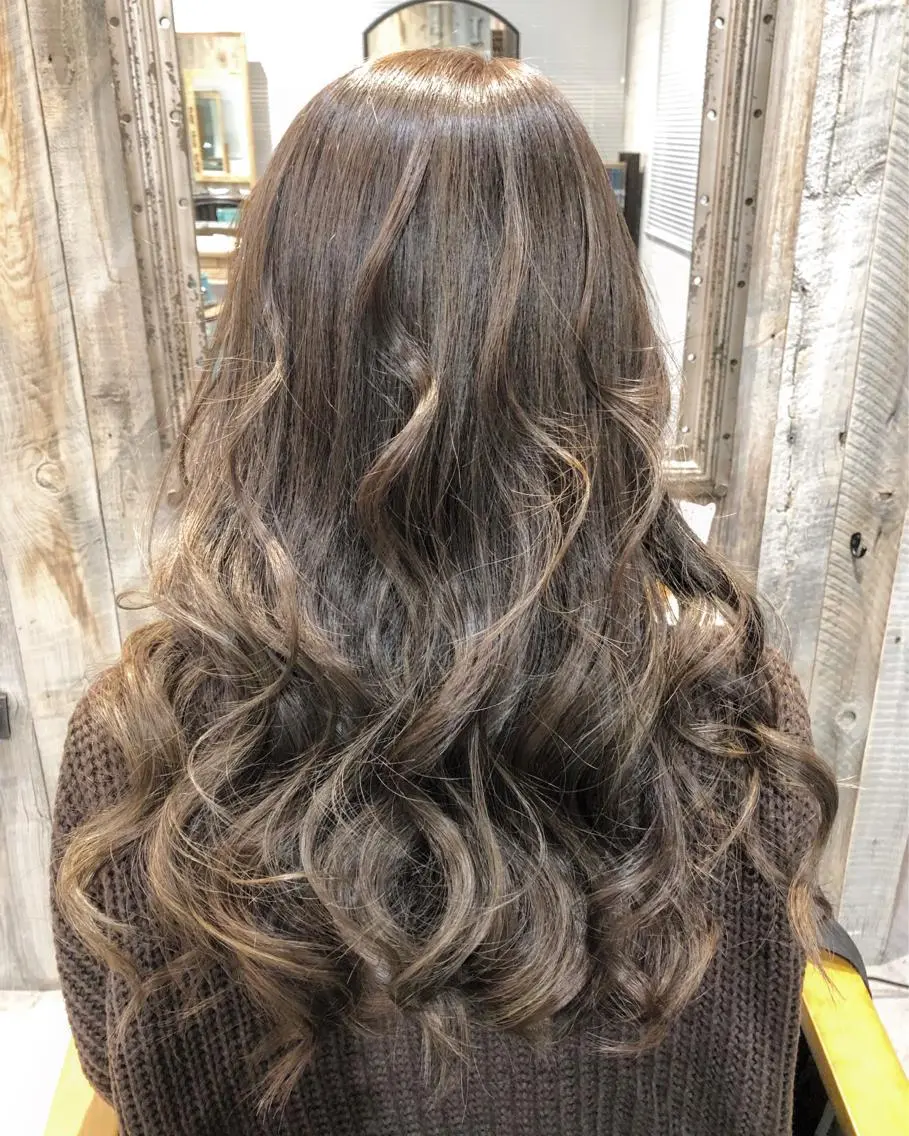 ロング ハイライト カット ヘアカラー トリートメント 川野 賢のヘアスタイル