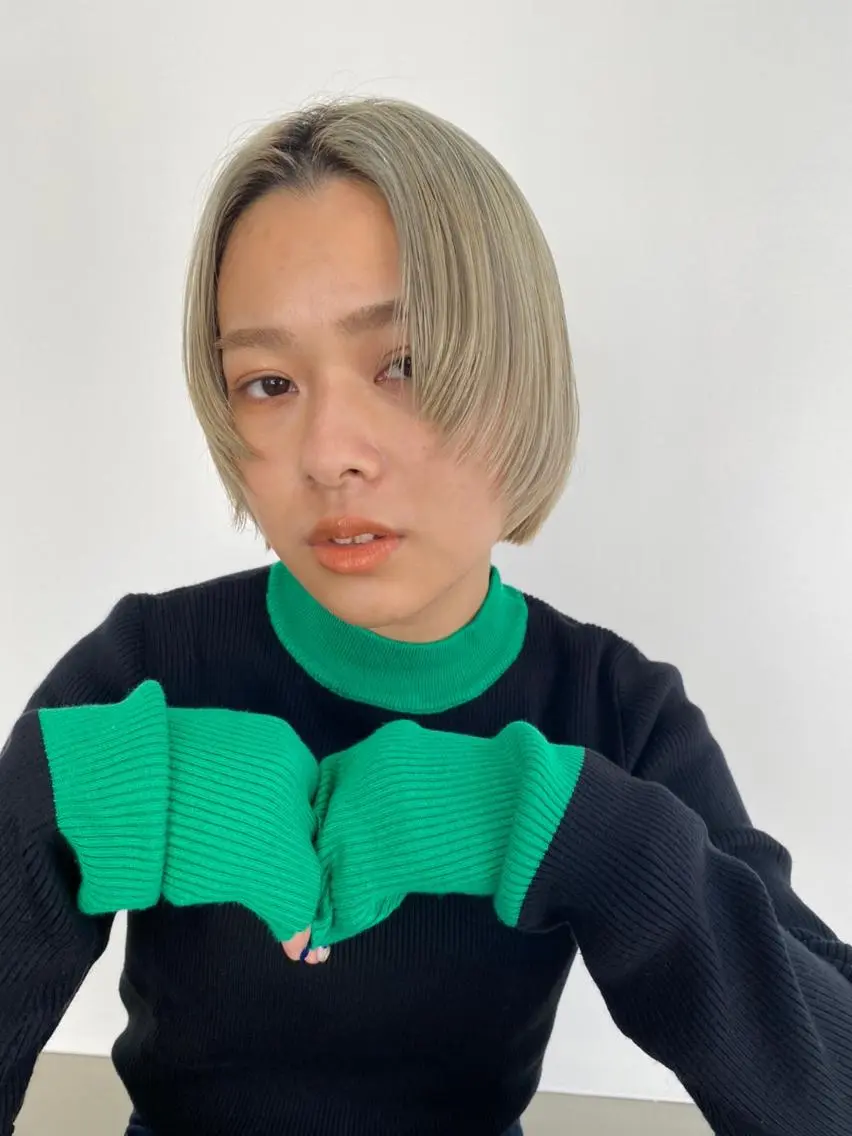 ショート カラー パーマ アディクシーカラー ブリーチ ブロンド ブルーカラー ハイライトカラー カット ヘアカラー CEINE PATHのヘアスタイル
