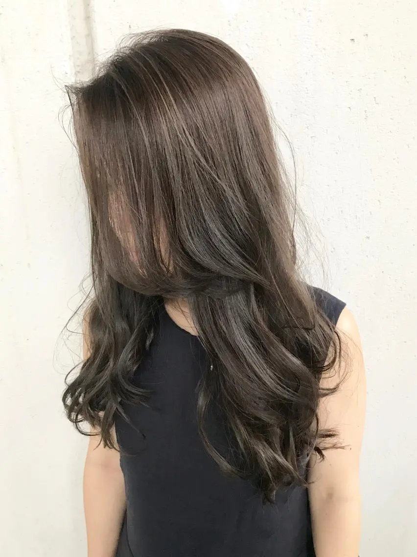 ロング カラー グレージュ ハイライトカラー ハイライト 井坂 弘人のヘアスタイル