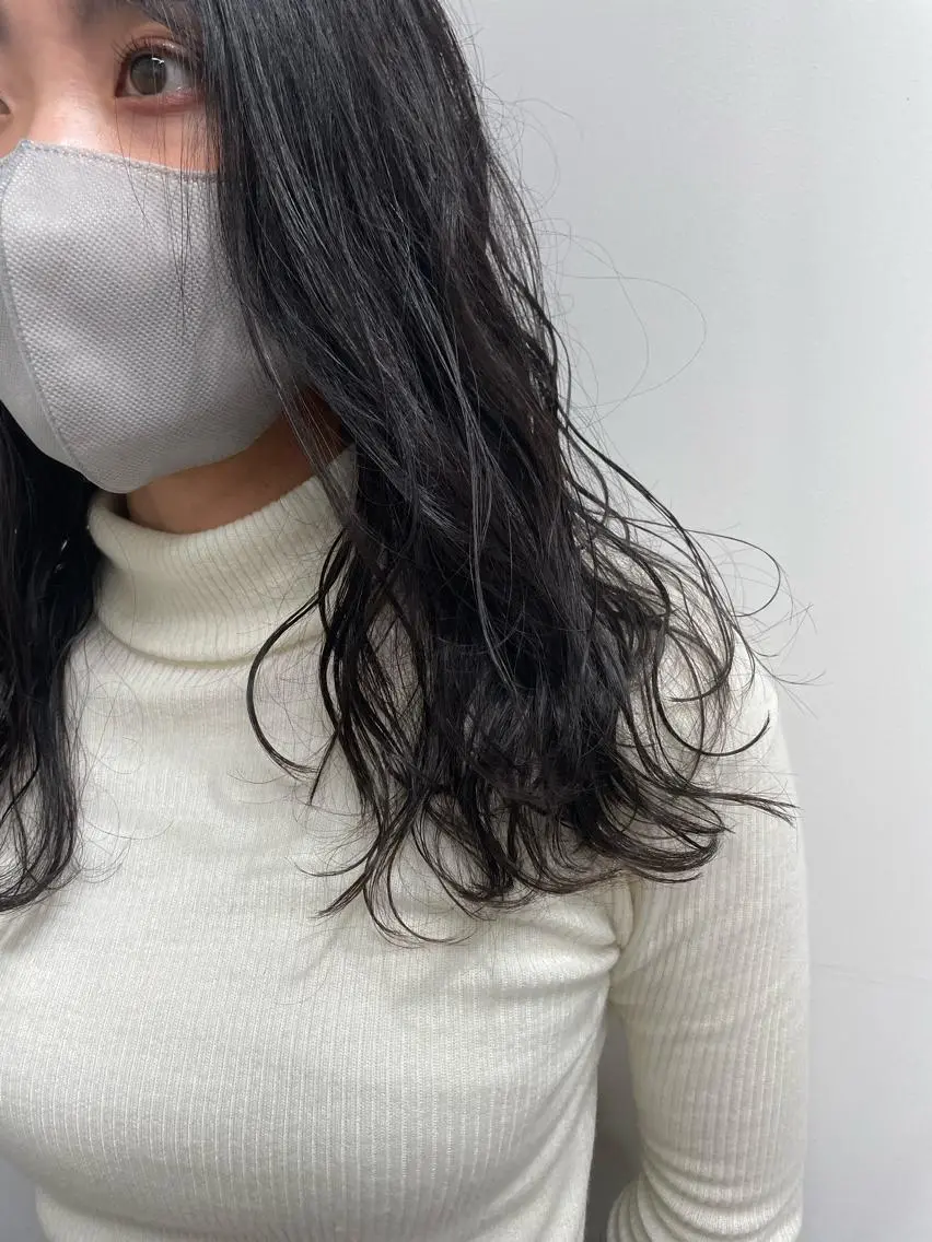 セミロング セミロングパーマ カット パーマ 佐々木 芽衣のヘアスタイル
