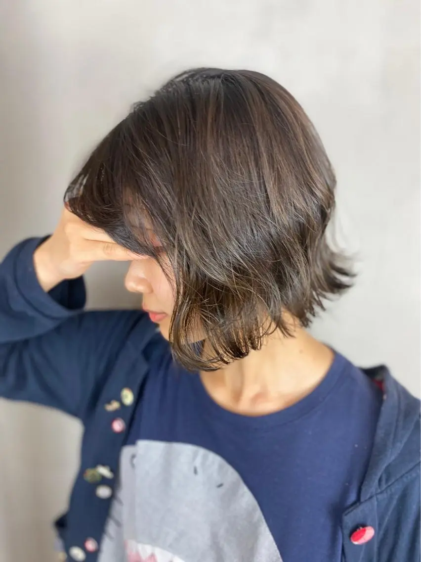 ショート カラー グレージュ ボブ 外ハネヘア ヘアカラー BROCANTE立川 karasawa.nのヘアスタイル