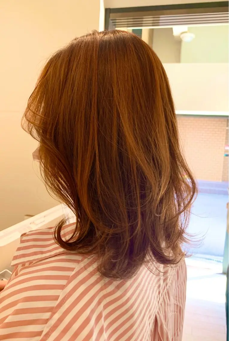 ミディアム カラー イルミナカラー オレンジ レイヤーカット カット ヘアカラー NEWI 京橋 【yoko】のヘアスタイル