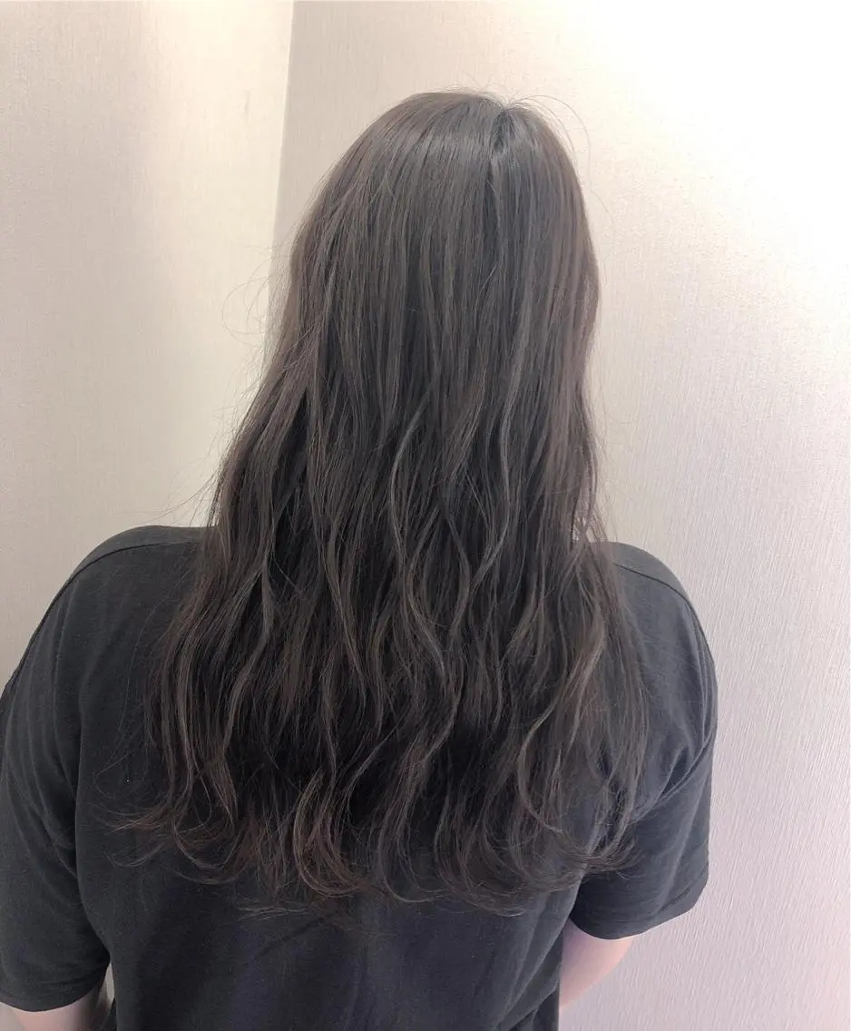 セミロング カラー グレージュ ハイライトカラー ハイライト 白井 つづりのヘアスタイル
