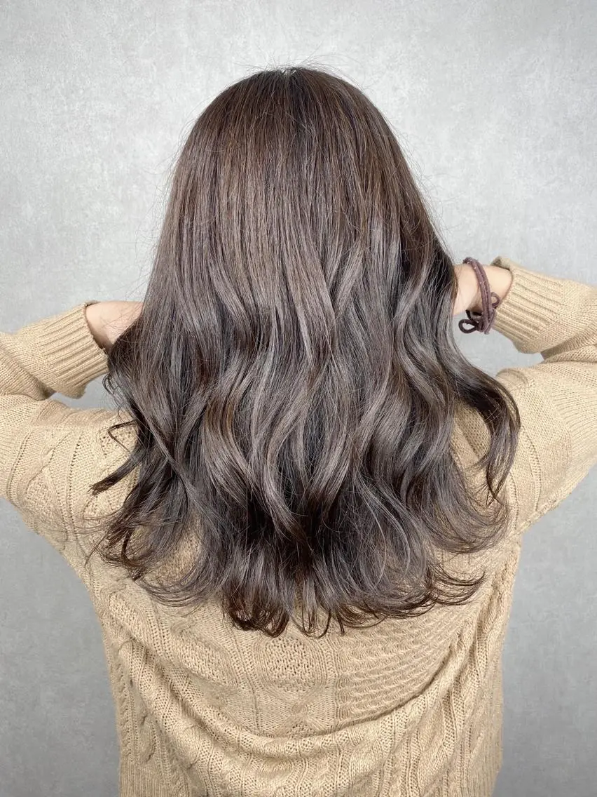 セミロング チョコレートブラウン カット ヘアカラー トリートメント ＳＨＩ ＺＵのヘアスタイル