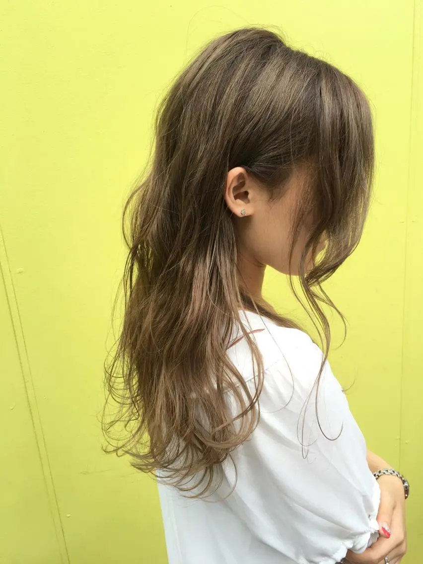 ロング カラー ベージュカラー ブリーチ ディレクター ノナカのヘアスタイル