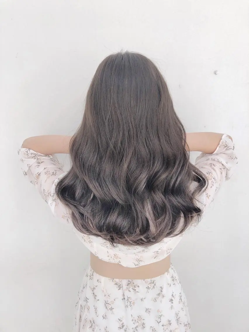 カラー ショコラグレージュ グレージュ 夏山 秀憲のヘアスタイル