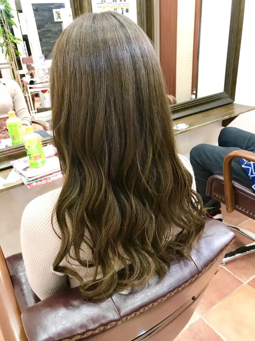 ロング 大澤 唯のヘアスタイル