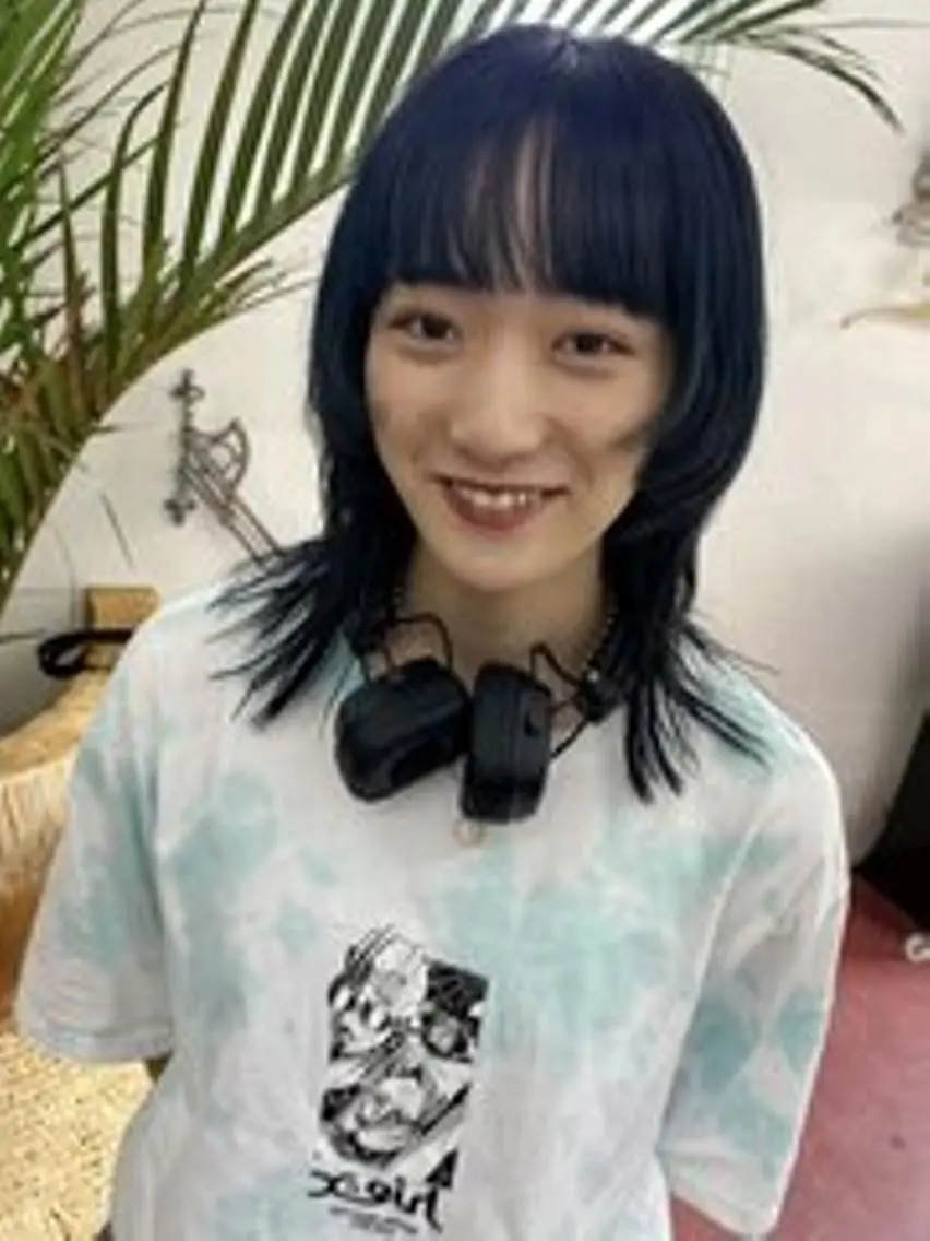 ミディアム カラー qiie ワンカラー ダブルカラーのヘアスタイル