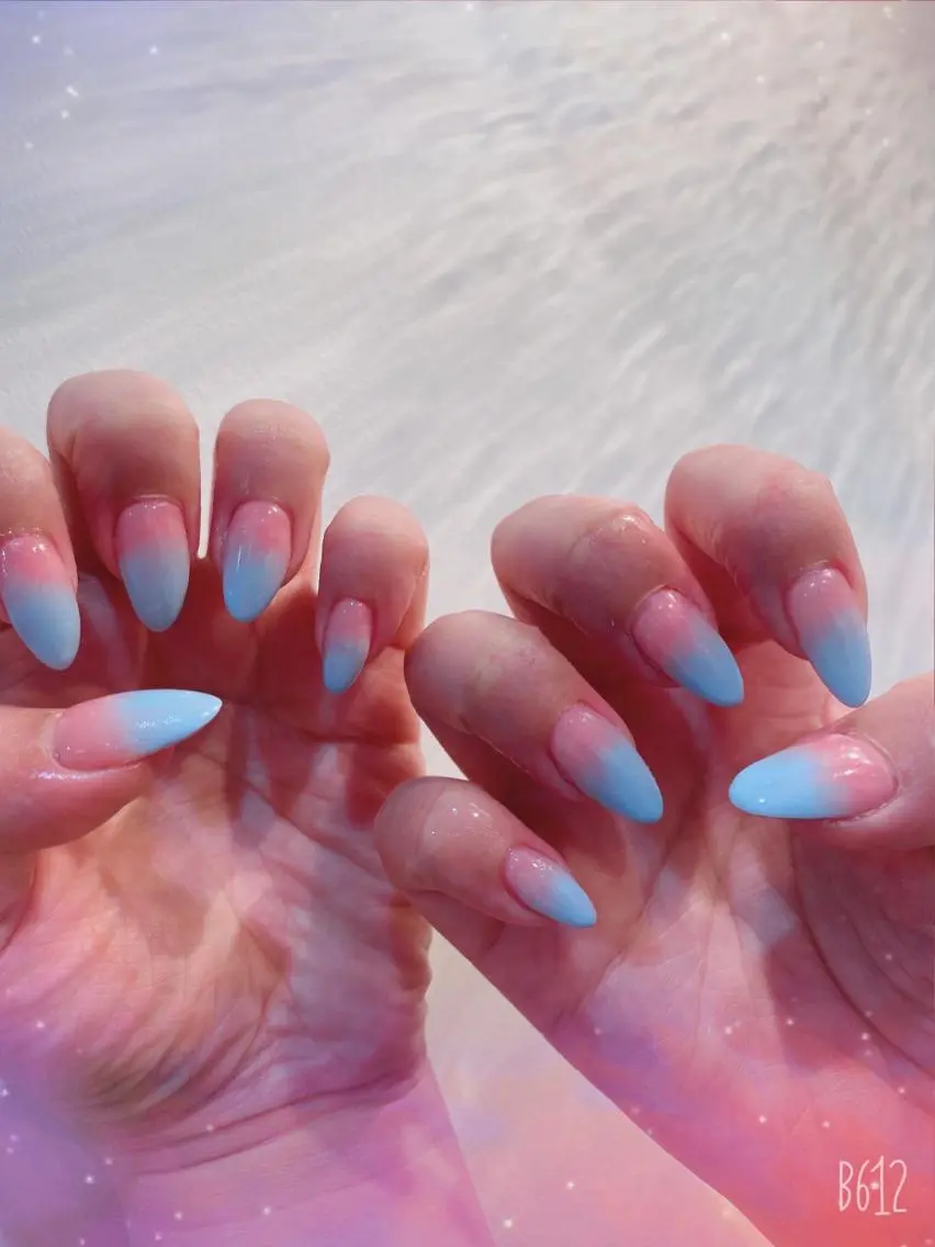 ネイル ブルー グラデーション ピンク 夏ネイル 鶴橋wooone nail.rieのネイルデザイン