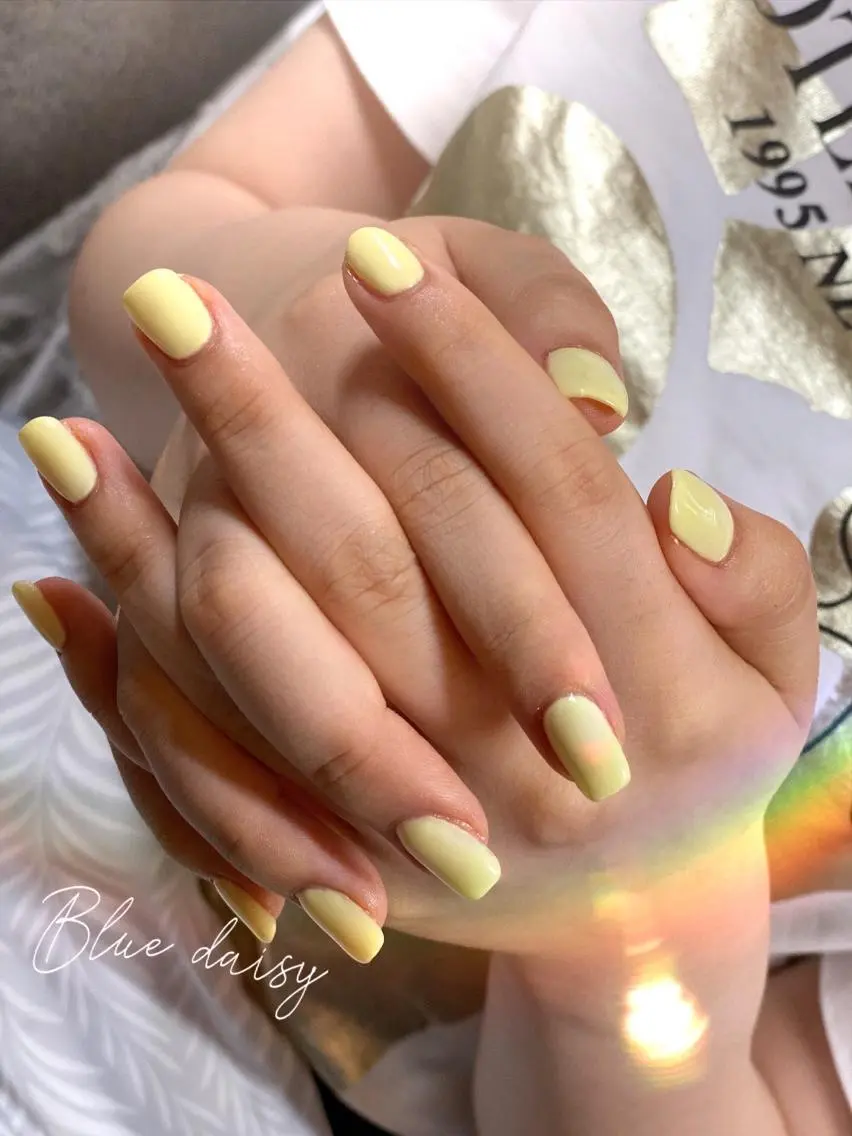 ネイル パステルネイル 黄色 Blue daisy 栄本店のネイルデザイン