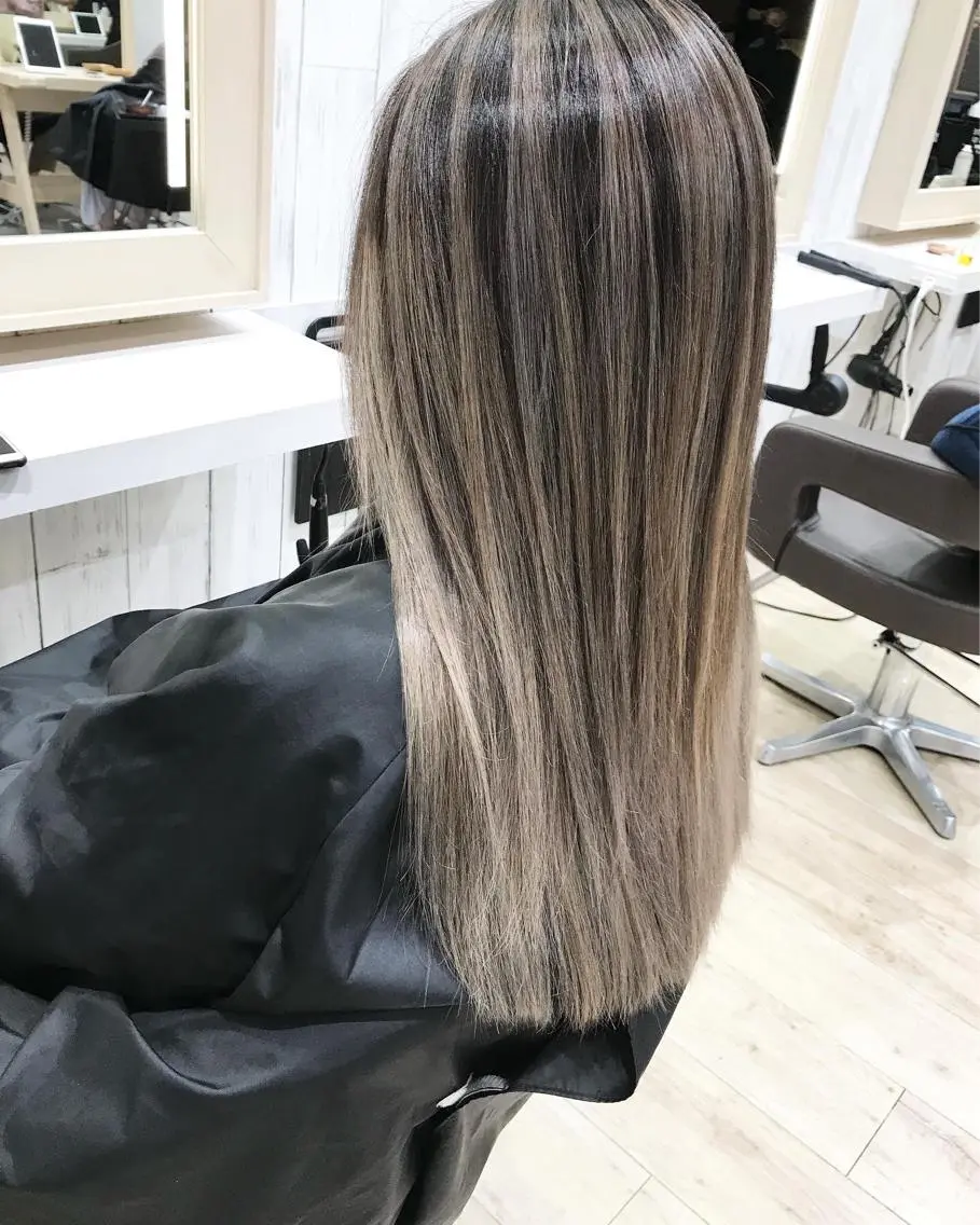 ロング カラー バレイヤージュ レイヤーカット ヘアカラー トリートメント ブリーチカラーレイヤ ーカット🦋annaのヘアスタイル