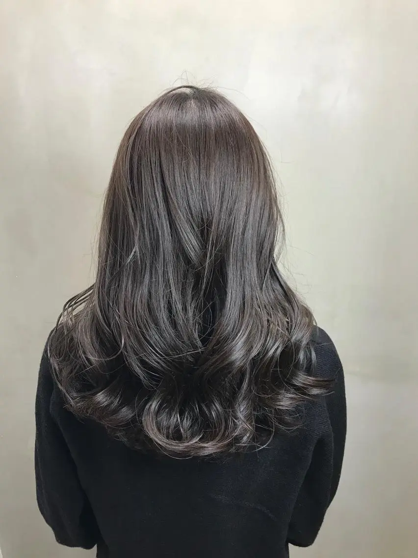 ミディアム カラー グレージュ イルミナカラー 【透明感、艶髪】西村 有司のヘアスタイル