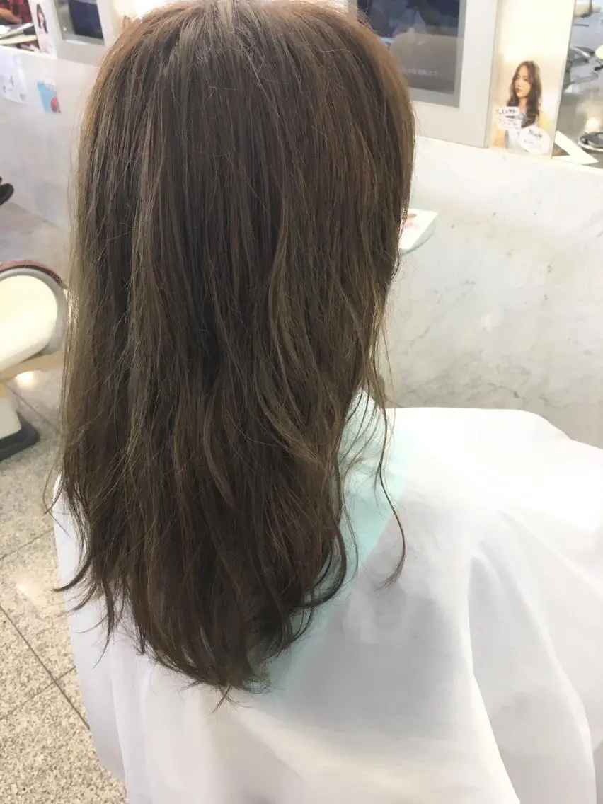 ロング カラー グレージュ 川合 勇気のヘアスタイル