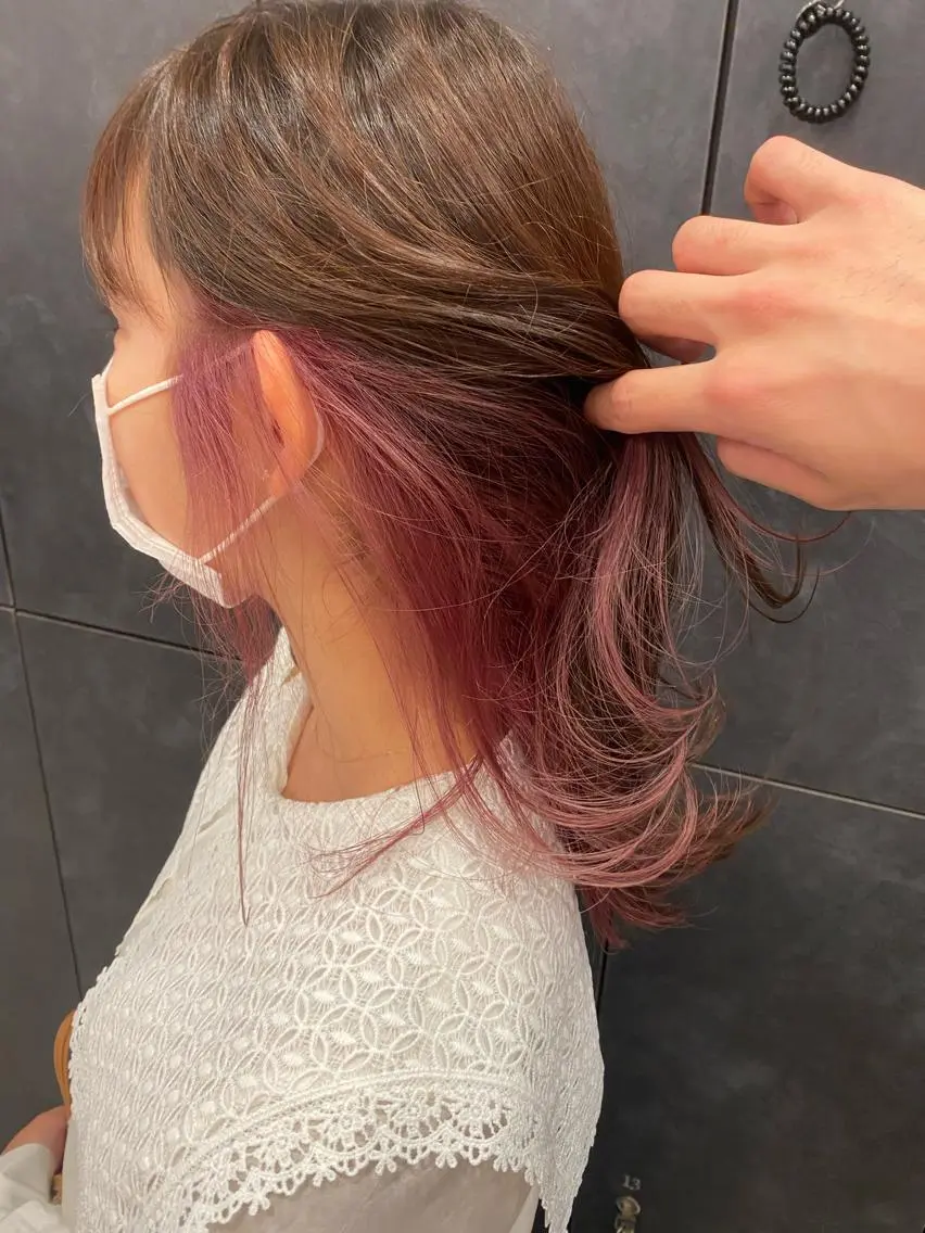 セミロング カラー ブリーチ ピンクカラー ミディアムレイヤー 添田晃基のヘアスタイル