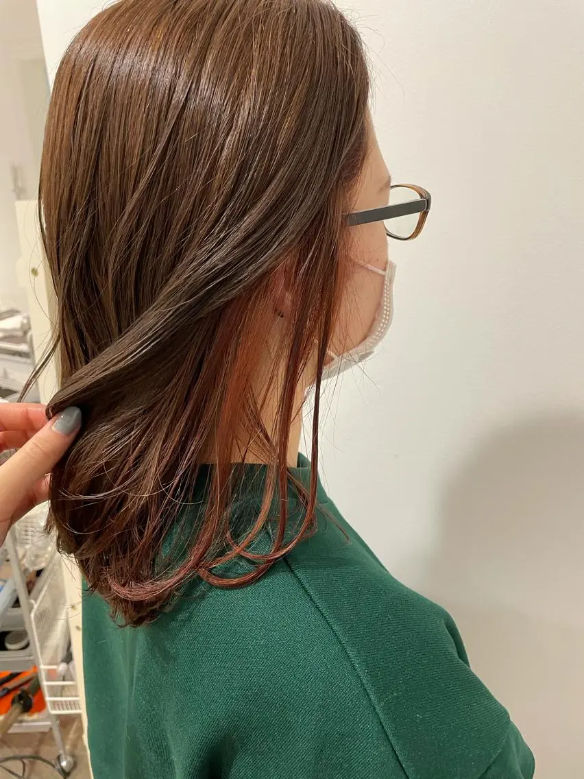セミロング カラー ブリーチ ダブルカラー イヤリングカラー ブリーチなしカラー . AYUKAのヘアスタイル