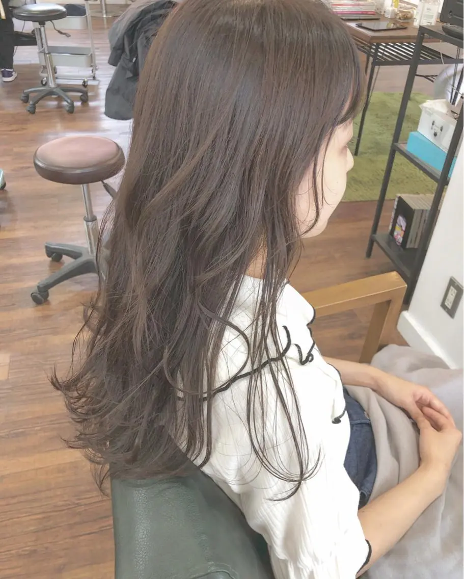 ロング カラー ブリーチ グレージュ ラベンダーカラー ラベンダーグレージュ ラベンダーグレー ヘアカラー トリートメント 江原 彩華のヘアスタイル